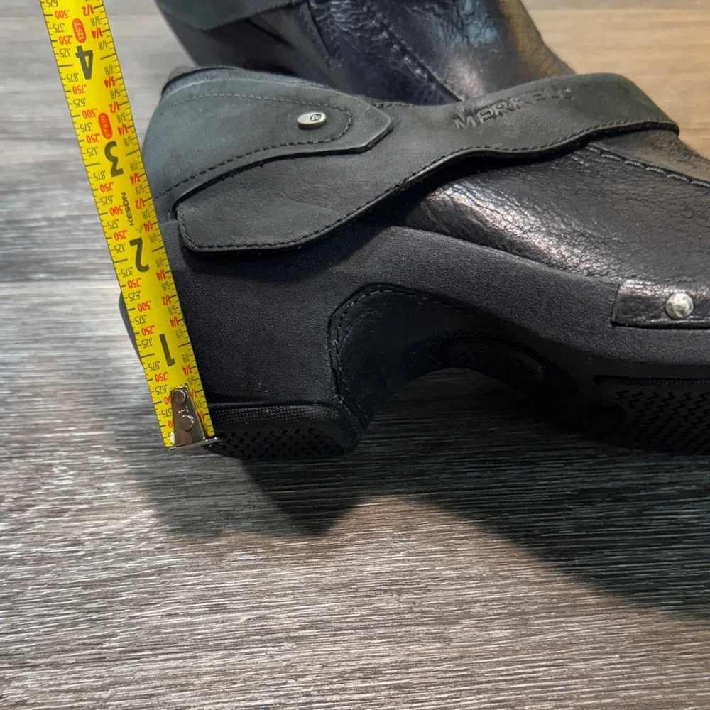 Merrell Black Leather shoes with Studded Detail woman’s 9.5 (s202)